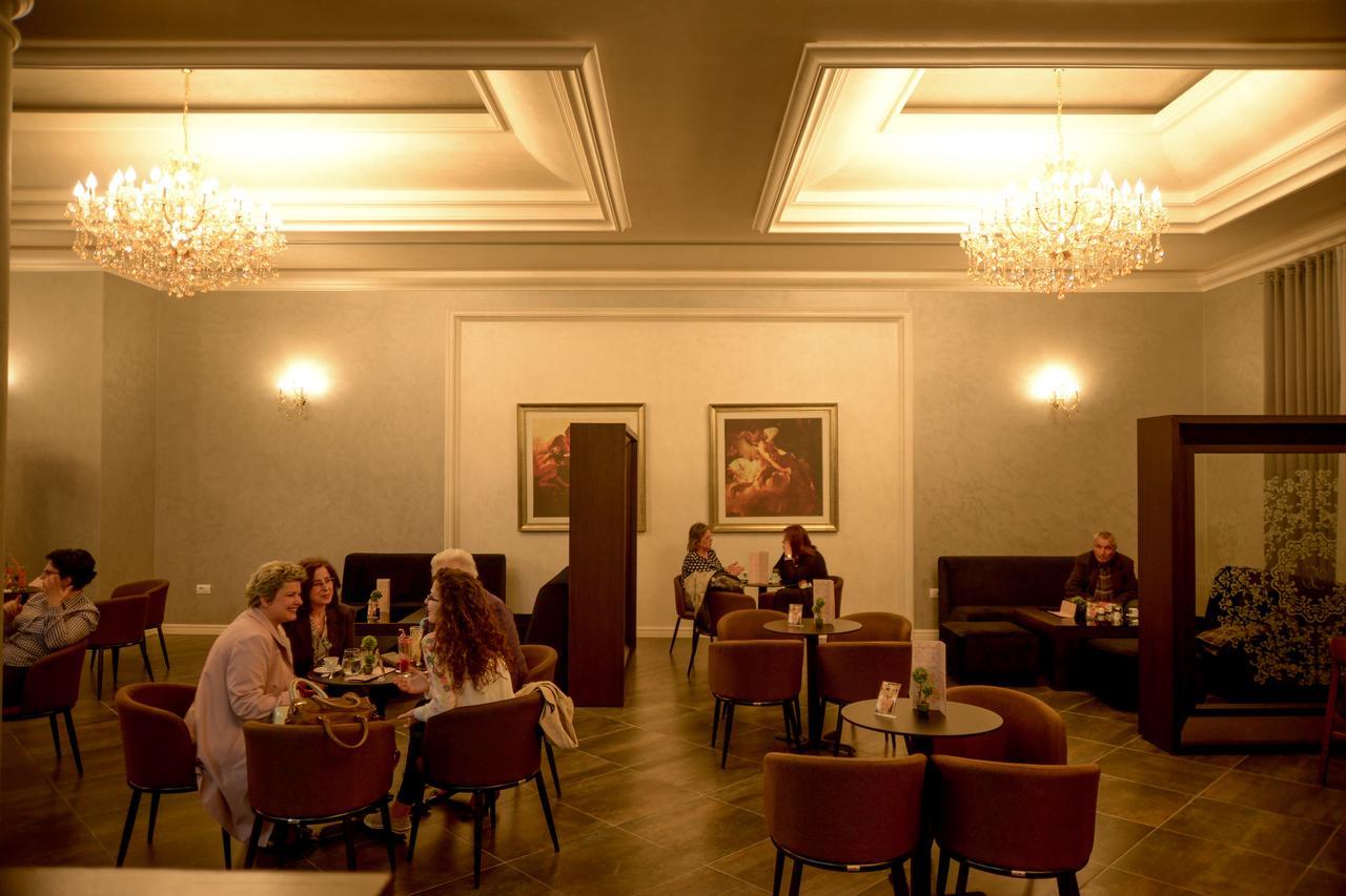 Hotel Vila Imperial Elbasan Exteriör bild