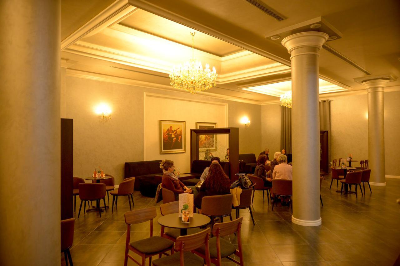 Hotel Vila Imperial Elbasan Exteriör bild